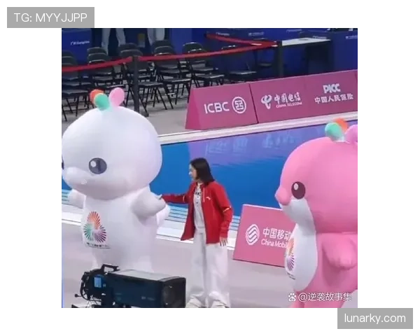 全红婵领奖台上女神，下了场像拎菜篮回家的隔壁学妹，这反差笑死我